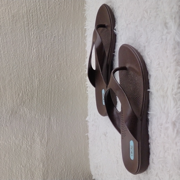 OKA b. Elle Brown PVC Rubber Round Toe Thong Slip On Flat Flop Sandal Shoe - Picture 4 of 13